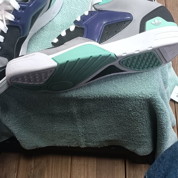 Adidas men's shoes - Picture 3 of 4